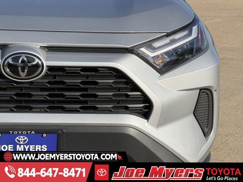 Used 2025 Toyota RAV4 XLE image 4