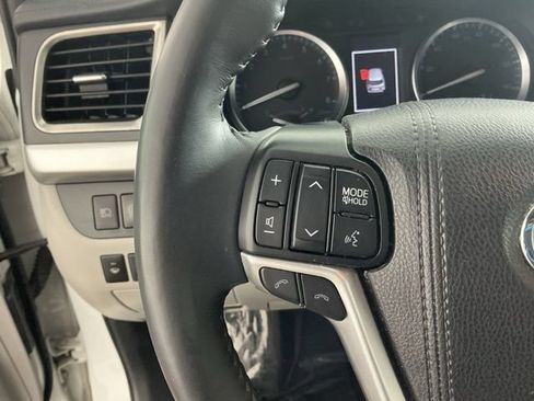 Used 2019 Toyota Highlander XLE AWD/4WD image 27