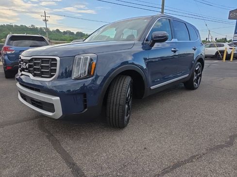 Used 2025 Kia Telluride S FWD image 3
