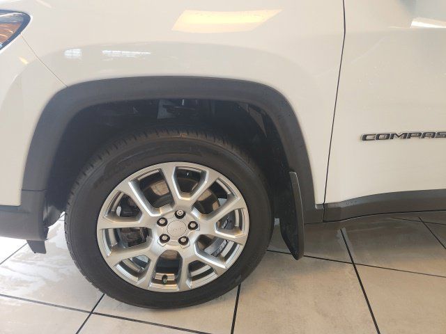 Used 2023 Jeep Compass Latitude w/ Sun and Sound Group AWD/4WD image 7