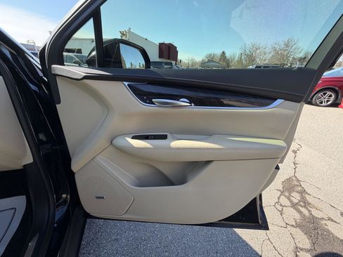 Used 2019 Cadillac XT5 AWD image 30
