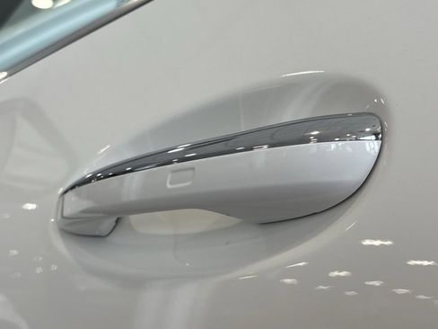 Used 2025 Mercedes-Benz GLC 300 4MATIC image 13