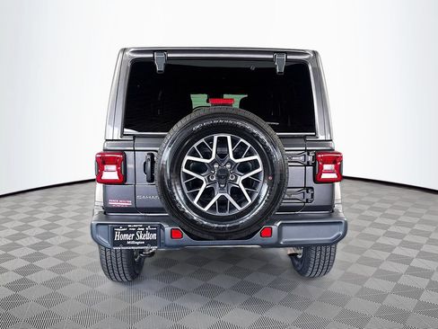 Used 2025 Jeep Wrangler Unlimited Sahara AWD/4WD image 6