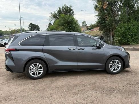 Used 2025 Toyota Sienna Limited AWD/4WD image 6