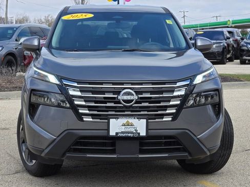 Used 2025 Nissan Rogue SV image 3