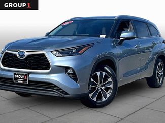 Used 2023 Toyota Highlander XLE AWD/4WD video 1
