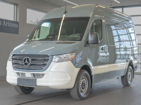 Used 2025 Mercedes-Benz Sprinter 2500 image 24