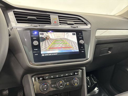 Used 2020 Volkswagen Tiguan SE w/ Panoramic Sunroof Package AWD/4WD image 30