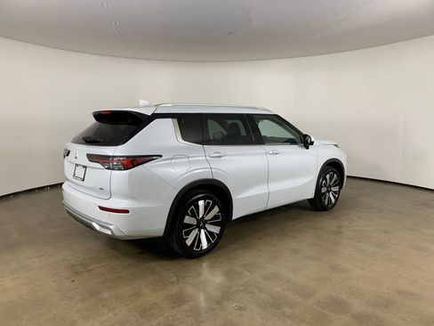 Used 2025 Mitsubishi Outlander SEL FWD image 8