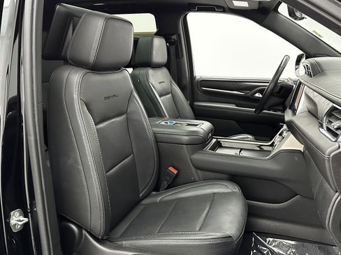 Used 2021 GMC Yukon Denali w/ Denali Premium Package image 41