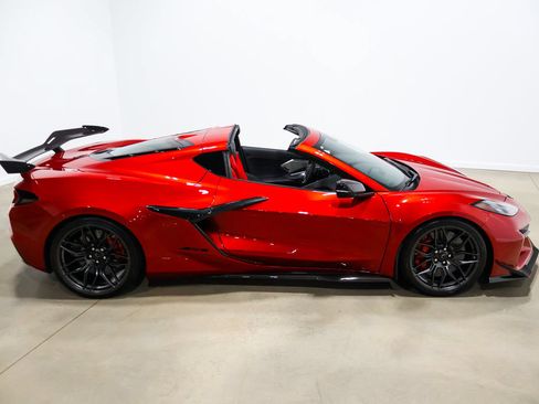 Used 2025 Chevrolet Corvette Z06 w/ Z07 Performance Package RWD image 69