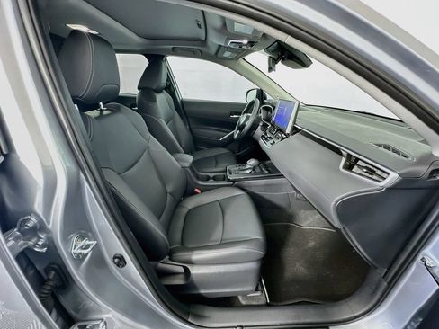 Used 2026 Toyota Corolla Cross XLE w/ Convenience Package FWD image 29