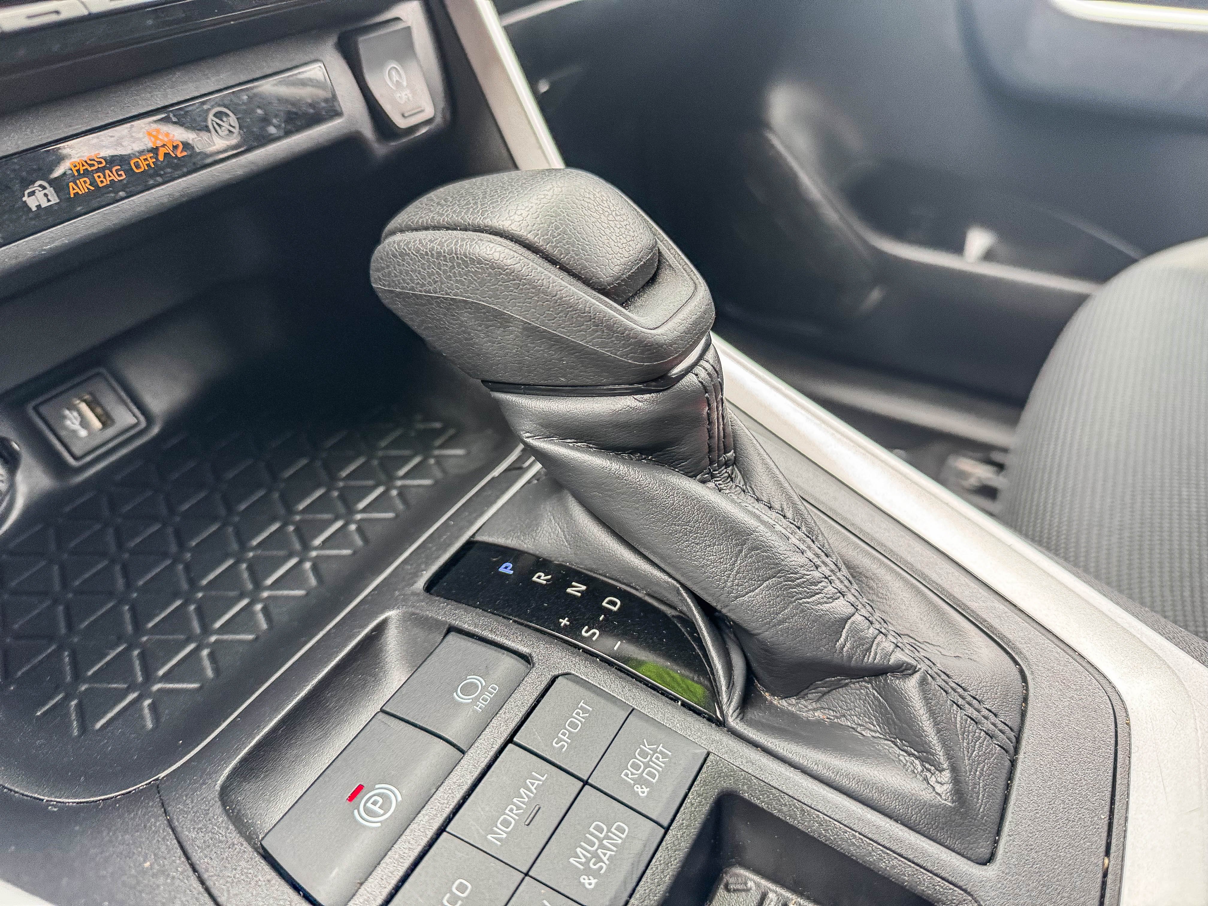 Used 2025 Toyota RAV4 LE AWD/4WD image 19