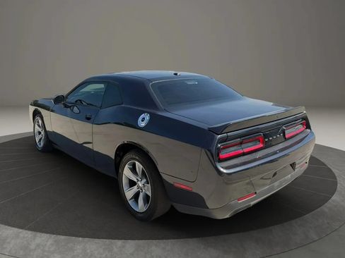 Used 2019 Dodge Challenger SXT RWD image 5