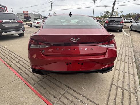 Used 2021 Hyundai Elantra SEL FWD image 16