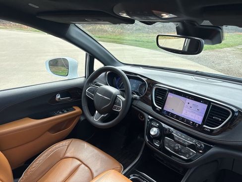Used 2022 Chrysler Pacifica Pinnacle FWD image 40
