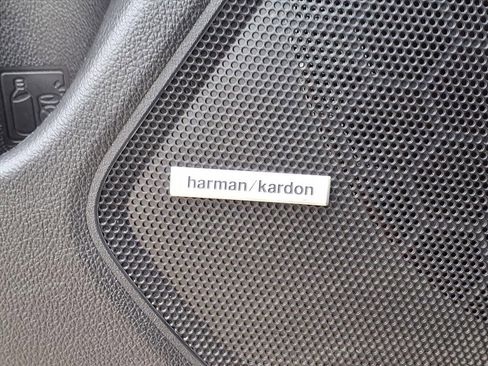 Used 2017 Subaru Outback 3.6R Limited image 16