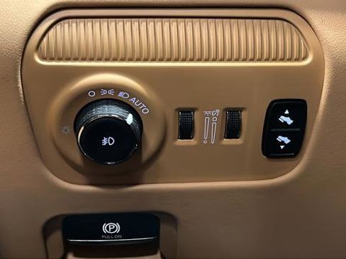 Used 2024 Jeep Grand Wagoneer Series III w/ HD Trailer Tow Package image 44