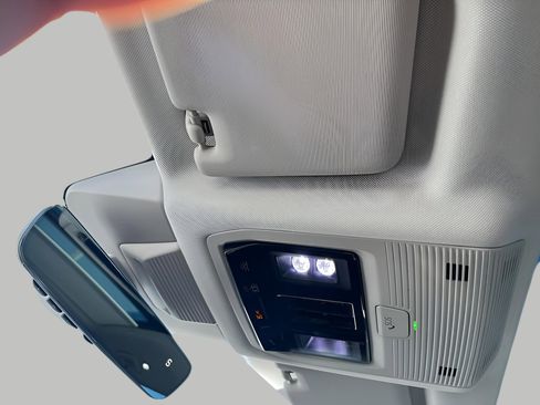 New 2025 Volkswagen Tiguan SE image 21