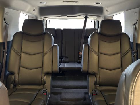 Used 2020 Cadillac Escalade 2WD image 19