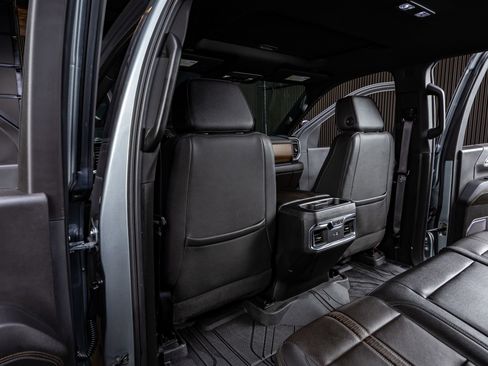 Used 2024 Chevrolet Silverado 3500 High Country image 34