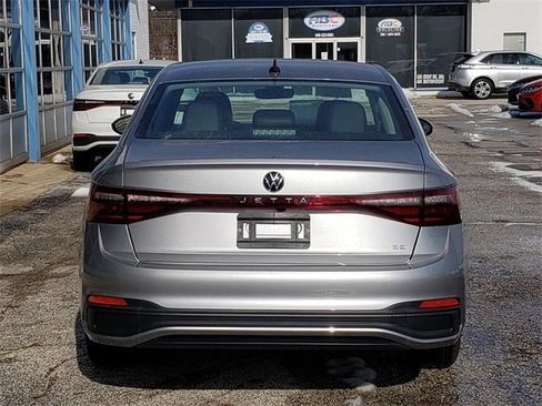 New 2026 Volkswagen Jetta SE image 4