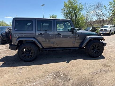 Used 2018 Jeep Wrangler Unlimited Sahara AWD/4WD image 6