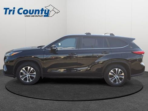 Used 2023 Toyota Highlander XLE AWD/4WD image 5