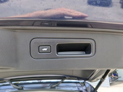 Used 2025 Honda Pilot Touring image 14
