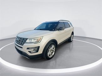 Used 2017 Ford Explorer XLT w/ Equipment Group 202A video 4