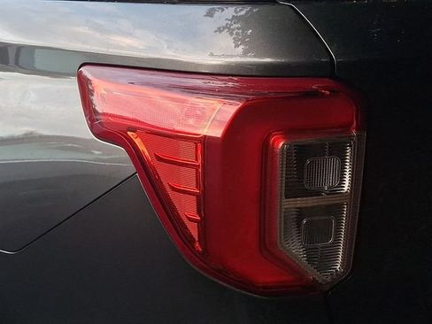 Used 2020 Ford Explorer Limited AWD/4WD image 7