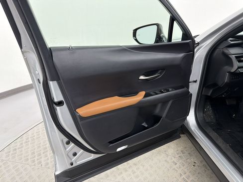 Used 2019 Lexus UX 200 w/ Accessory Package 2 FWD image 26