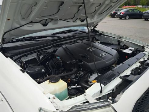 Used 2015 Toyota Tacoma 4x4 Double Cab w/ TRD Sport Package image 39