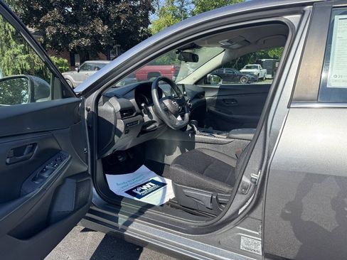Used 2024 Nissan Sentra S FWD image 8