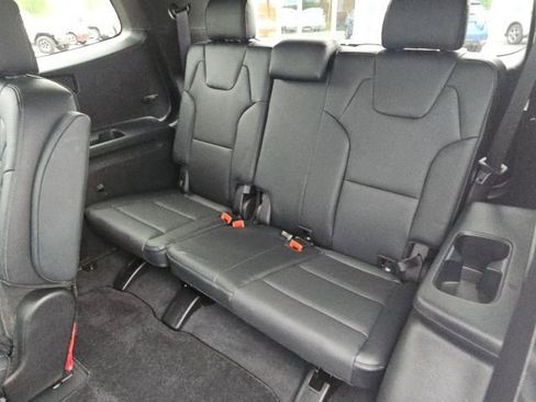 Used 2025 Kia Telluride AWD image 19
