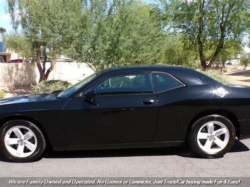 Used 2013 Dodge Challenger SXT RWD image 5