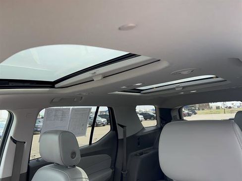 Used 2021 Chevrolet Traverse Premier AWD/4WD image 16