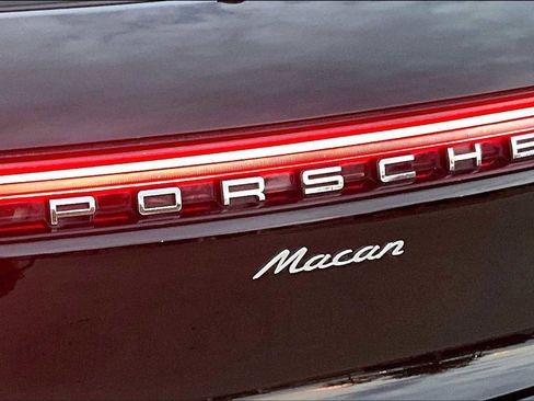 Used 2021 Porsche Macan image 20