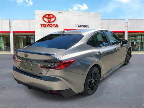 Used 2025 Toyota Camry SE image 3