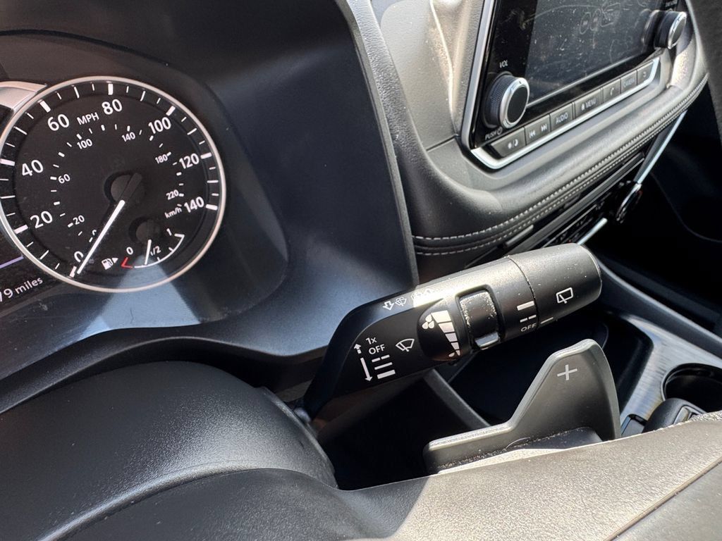 Used 2024 Nissan Rogue S AWD/4WD image 32