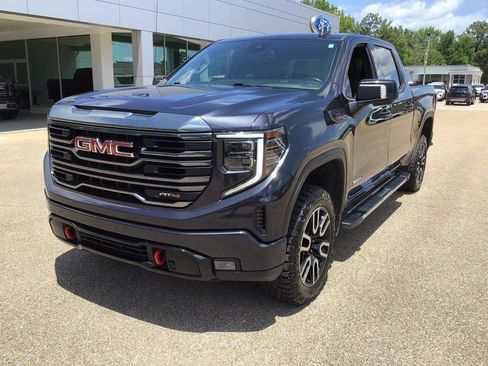 Used 2022 GMC Sierra 1500 AT4 w/ AT4 Preferred Package AWD/4WD image 5