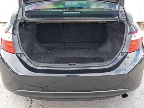 Used 2016 Toyota Corolla LE image 9