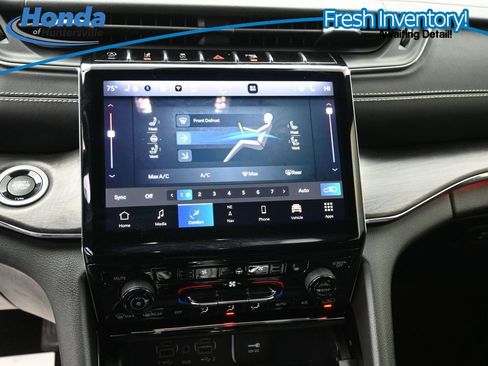 Used 2023 Jeep Grand Cherokee Overland AWD/4WD image 22