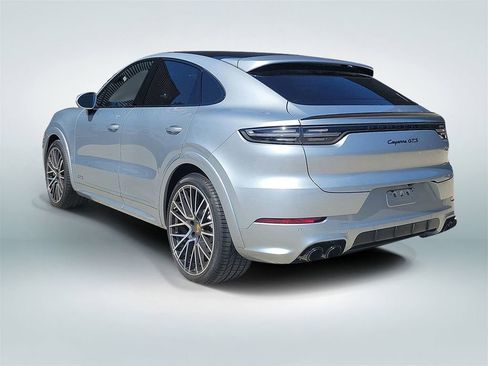 Certified 2022 Porsche Cayenne GTS AWD/4WD image 3