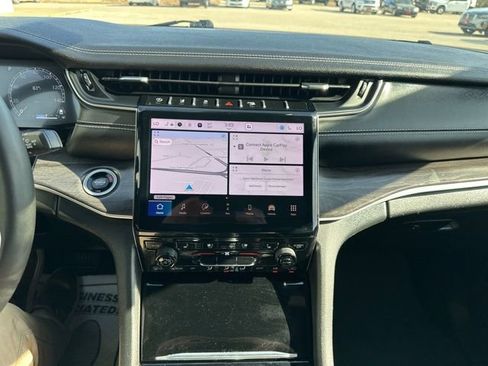 Certified 2024 Jeep Grand Cherokee L Limited w/ Luxury Tech Group II image 14