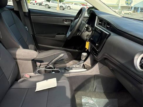 Used 2019 Toyota Corolla LE FWD image 17