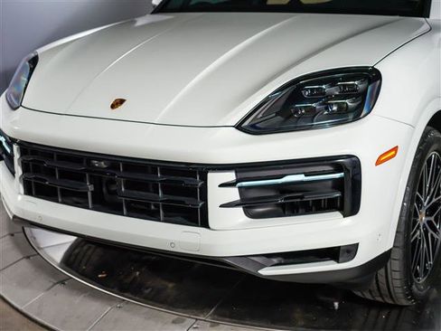 Certified 2025 Porsche Cayenne Coupe AWD/4WD image 12