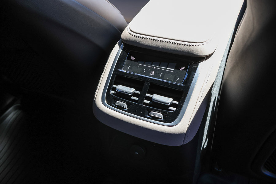 New 2026 Volvo XC90 T8 Plus w/ Protection Package AWD/4WD image 19