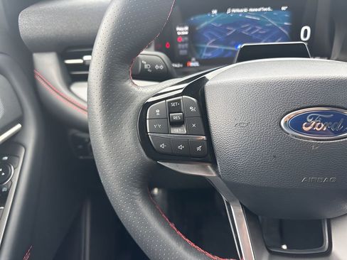 Used 2025 Ford Explorer ST-Line w/ ST-Line Street Pack image 15