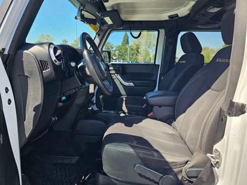 Used 2014 Jeep Wrangler Sahara w/ Connectivity Group image 15